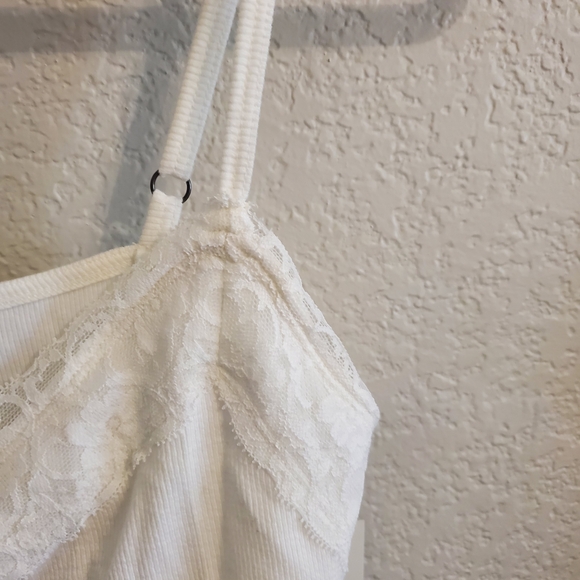 Hollister White Lace Trim Camisole - Picture 12 of 14